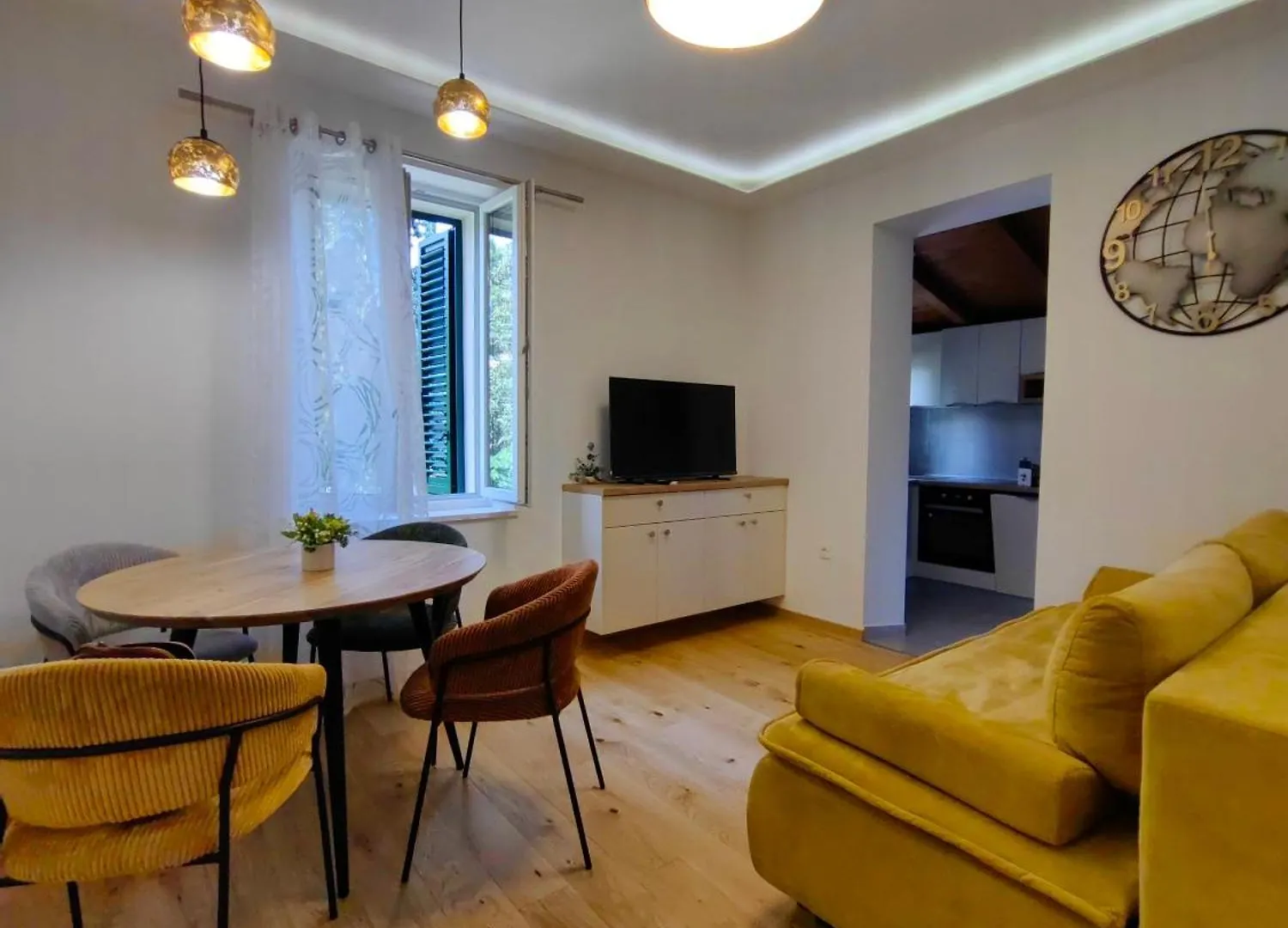 Relax And Enjoy Apartments Split location