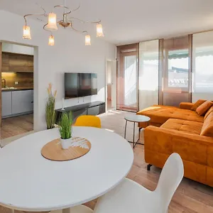  Apartment 3-Bedroom Sea View Apartment - Balcony, Elevator - Spinut, Split